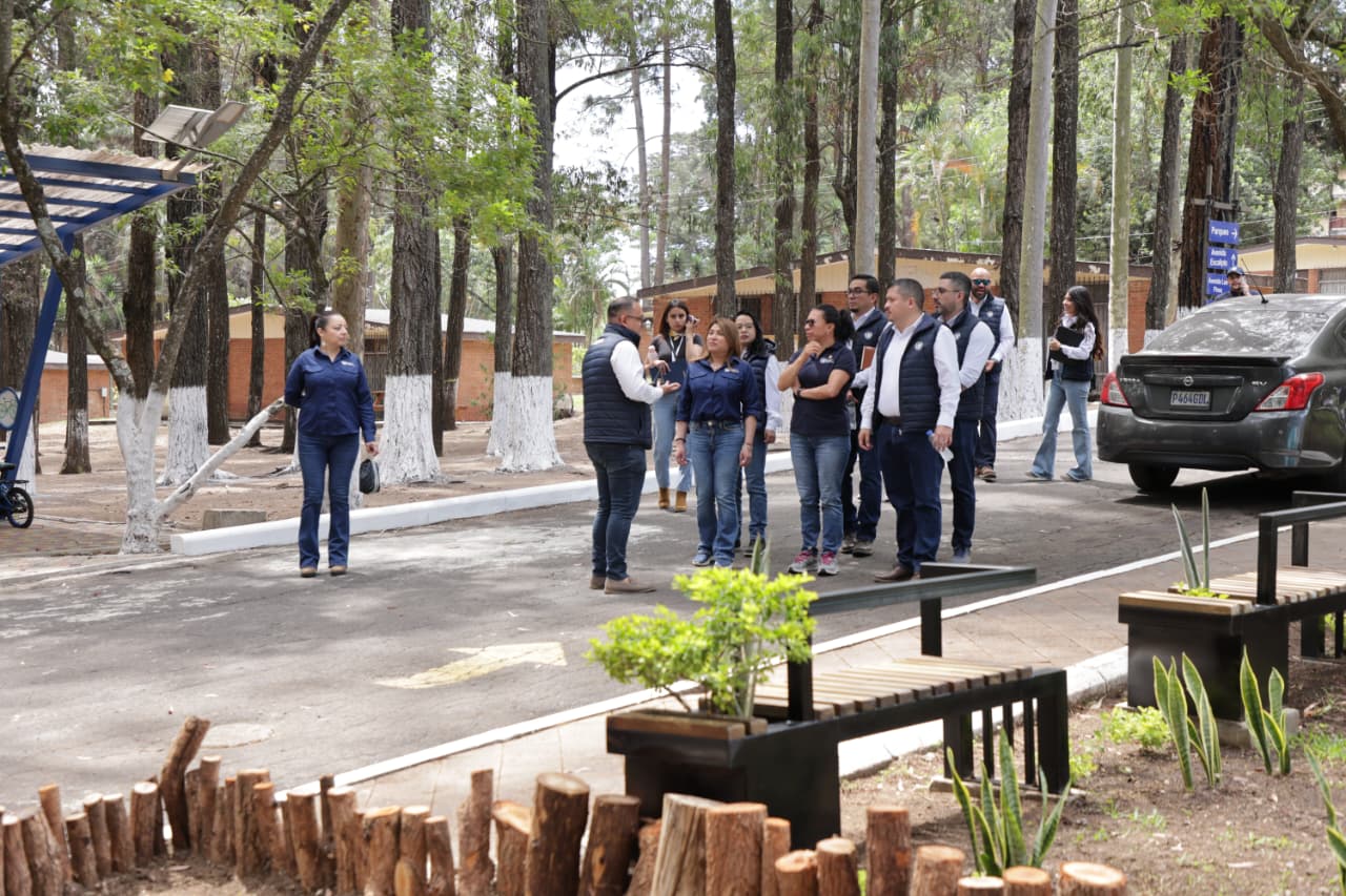 Ministra realiza gira de trabajo en Amatitlán